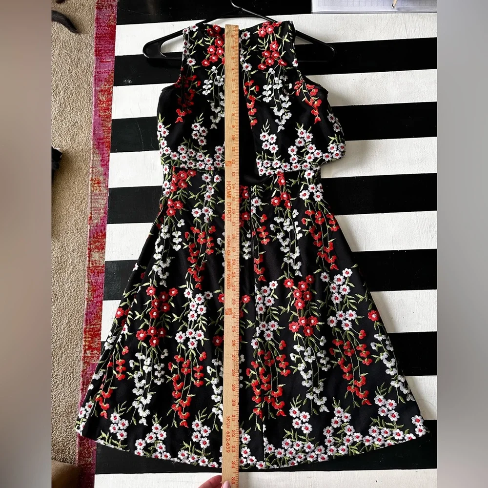 Dress - Picture 7 of 8